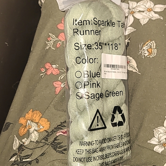 Amazon Table Runner, Sage Green, NIP, 1 Runner - Picture 8 of 8